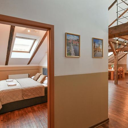 Amazing Charles Bridge Apartment Praga Exterior foto