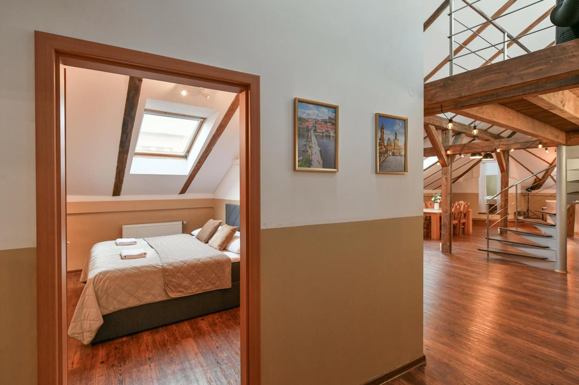 Amazing Charles Bridge Apartment Praga Exterior foto