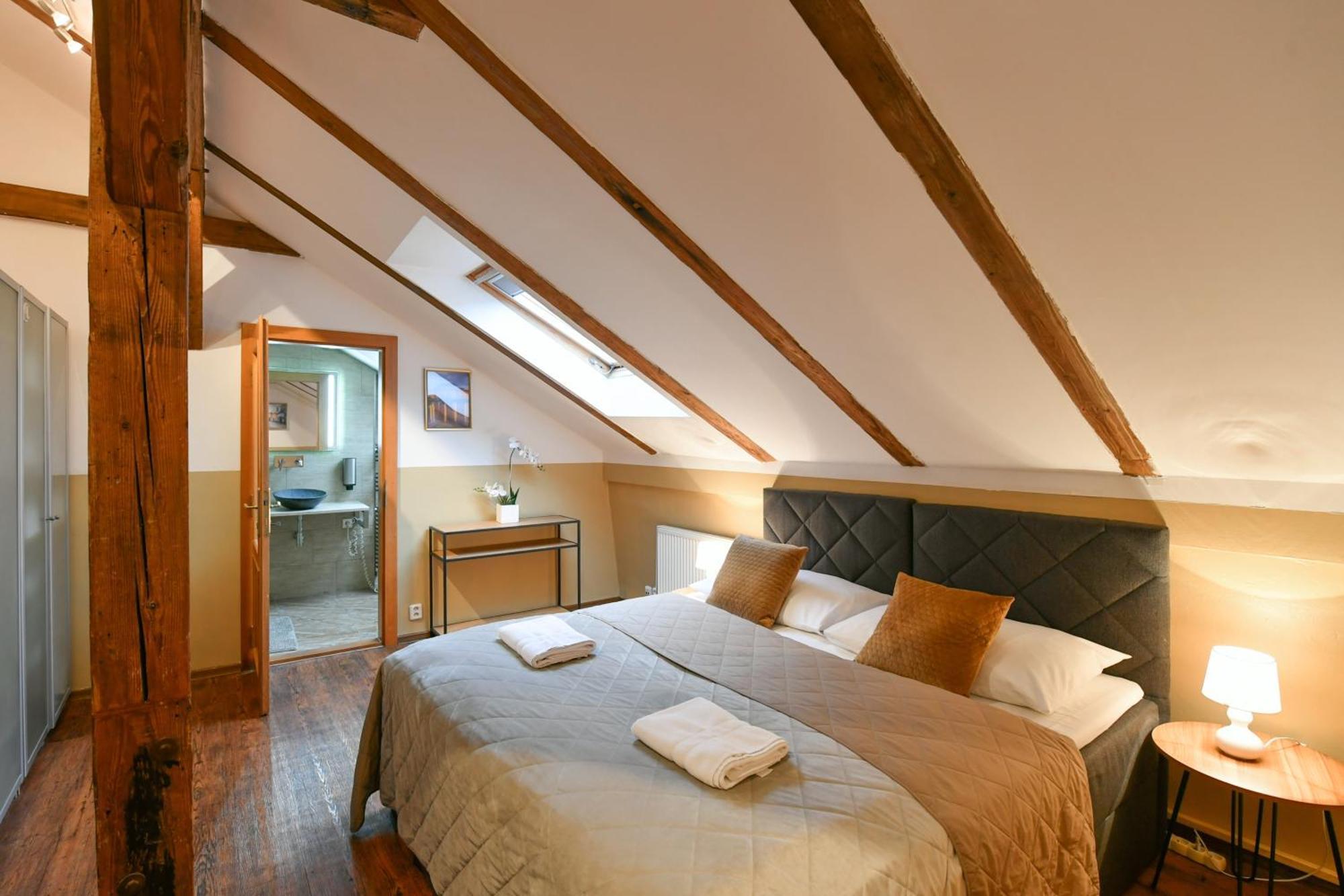 Amazing Charles Bridge Apartment Praga Exterior foto