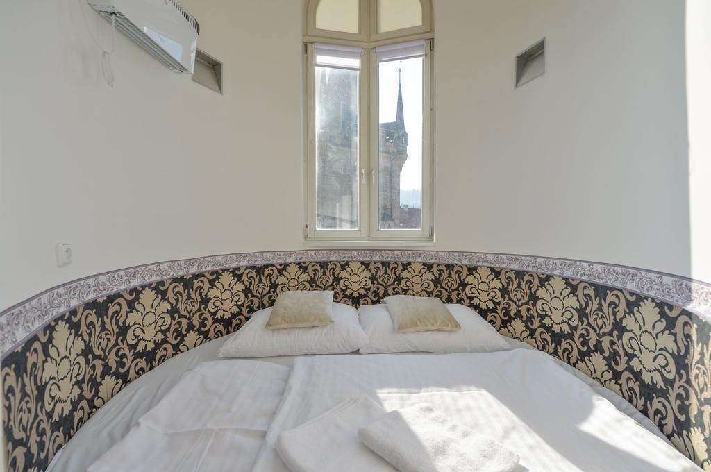 Amazing Charles Bridge Apartment Praga Exterior foto